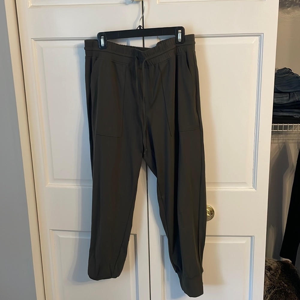 Lou & Grey olive joggers